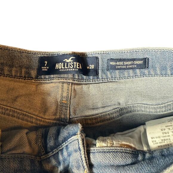 Hollister High Rise Short Short Size 7/28 Y2K Light Wash - Picture 2 of 5